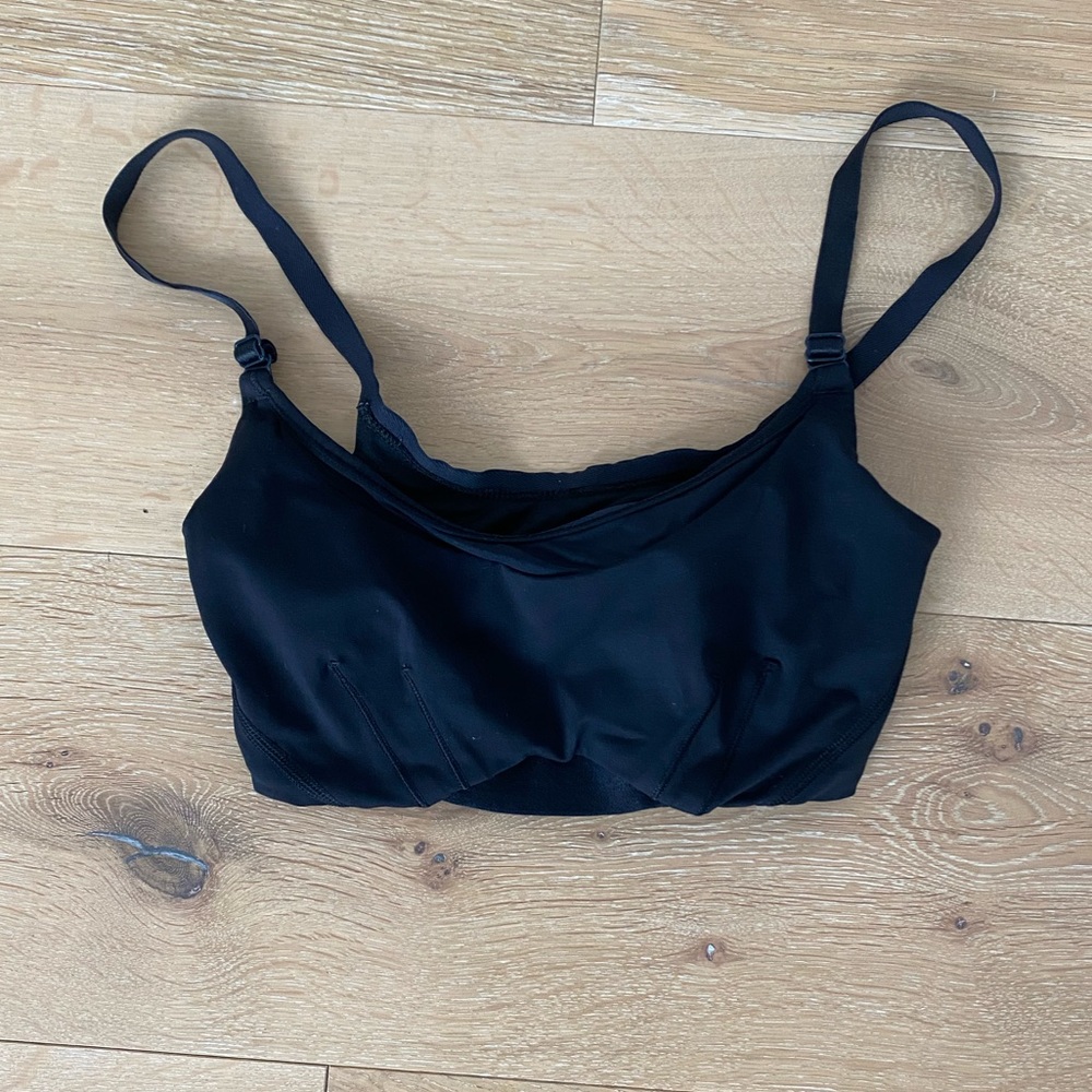 Black lululemon sports bra